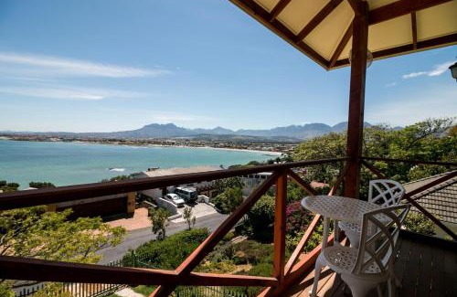 Mountainside Apartamento | Le Gaulois Luxury Apartments, sleeps 2, Sea Views