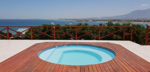 Mountainside Apartamento | Le Gaulois Luxury Apartments, sleeps 2, Sea Views