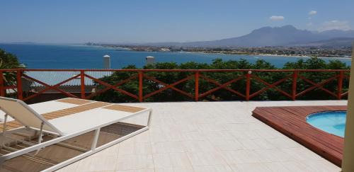 Mountainside Apartamento | Le Gaulois Luxury Apartments, sleeps 2, Sea Views