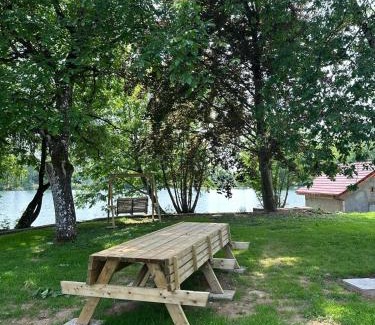 Roye Chalet De Esquí | Le Gland - Cabane isolée au bord de l'eau & pêche