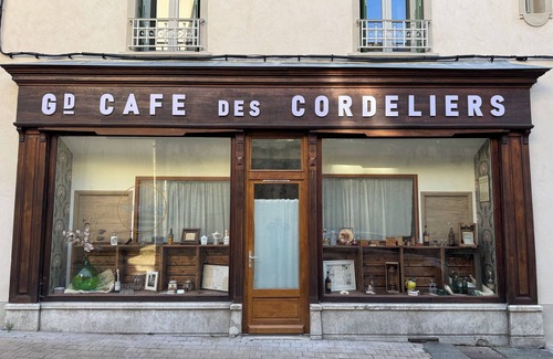 Romans-sur-Isere Apartamento | Le Grand Café - BedinShop - historic center