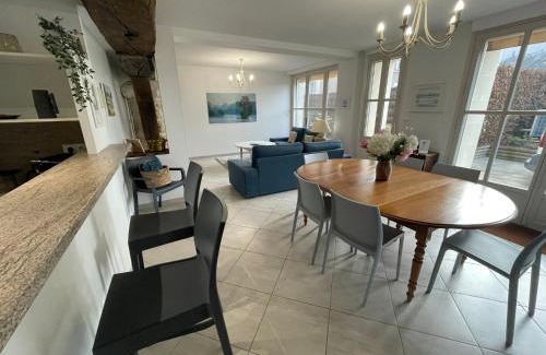 Amboise Apartamento | Le Grenier à Sel d'Amboise 5 pers PMR, parking privé, terrasse, maison historique