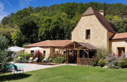 Bezenac Villa | Le Hibou Heureux - Hermosa villa para 8 con piscina privada y barbacoa