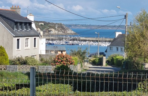 Camaret-sur-Mer Apartamento | Le Homard, convivial apartment with garden