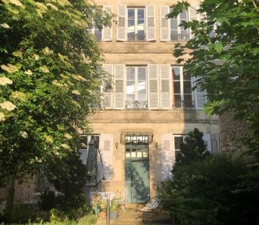 Saint-Leonard-de-Noblat Cama Y Desayuno | Le Jardin des Lys