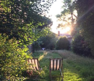 Saint-Leonard-de-Noblat Cama Y Desayuno | Le Jardin des Lys