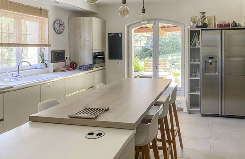 Eyragues Casa | Le Jardin des Chênes, family holiday home with private pool in Eyragues.