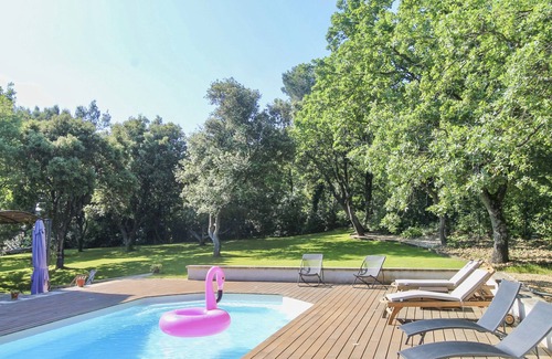 Eyragues Casa | Le Jardin des Chênes, family holiday home with private pool in Eyragues.