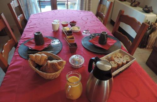 Issac Cama Y Desayuno | Le jardin des paons