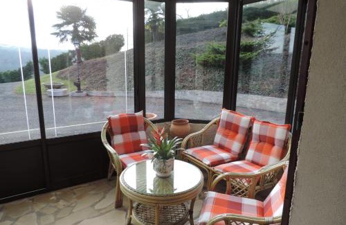 Issac Cama Y Desayuno | Le jardin des paons