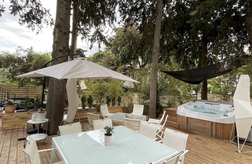 Cite Gely Villa | Le Jardin des Poetes Villa de Charme Avec spa Exterieur en Centre Ville