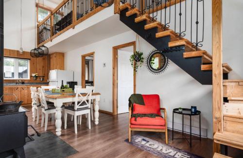 Saint-Calixte Chalet De Esquí | Le Lac Apaisant - Rustic Haven by the Water