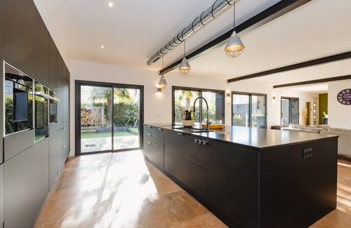 Pace Casa | Le Loft Black & Wood - Piscine privé et grande terrasse à 20 min de Rennes