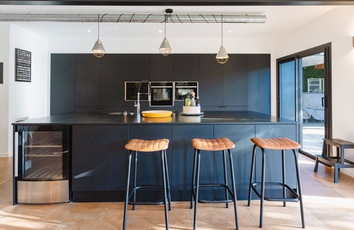 Pace Casa | Le Loft Black & Wood - Piscine privé et grande terrasse à 20 min de Rennes