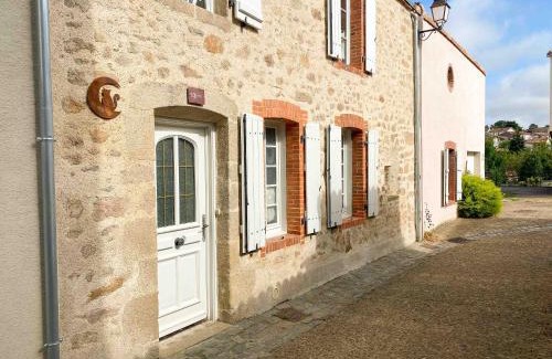 Mortagne-sur-Sevre Casa | Le logis de la Forge à 10 min du Puy duFou