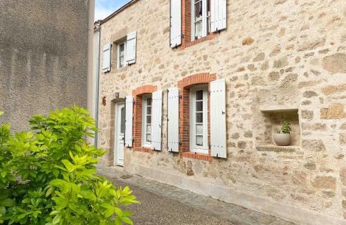 Mortagne-sur-Sevre Casa | Le logis de la Forge à 10 min du Puy duFou