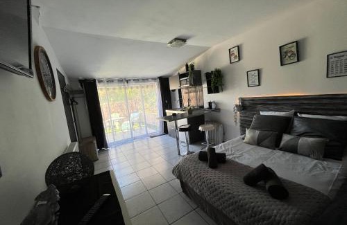 Lacaune Cama Y Desayuno | "Le Maloya" Chalets independants -Chambre Balneo - Relais Motards