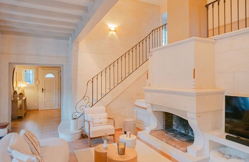 Saint-Etienne-du-Gres Otro | Le Mas des Cigales: tastefully decorated house with swimming pool in the heart of the Alpilles.