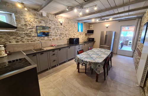 Saint-Alban-sous-Sampzon Cabaña | *** 17personnes cabaña, piscina climatizada, 9 habitaciones Vallon Pont d'Arc