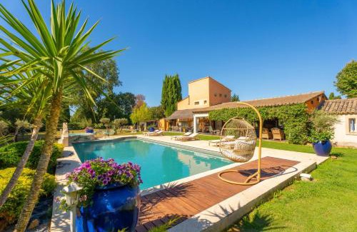 Grans Cabina | Le Mas des lys - Guest houses au coeur de la Provence dans un parc paysagé avec piscine, sauna et boulodrome