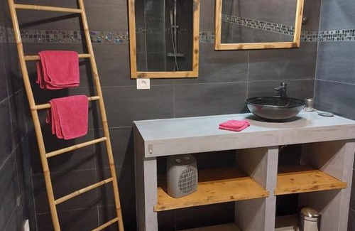 Labeaume Cama Y Desayuno | Le Mas des Roches Jacuzzi privatif