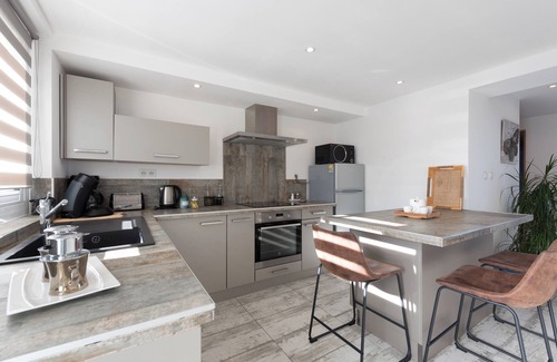 Bagneres-de-Bigorre Apartamento | Apartamento 'Le Montaigu' con vistas a la montaña, terraza privada y Wi-Fi