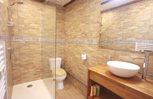 Pensol Cama Y Desayuno | Le Moulin de Pensol - Bed and Breakfast