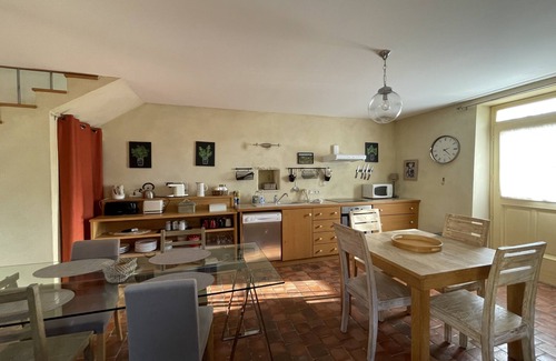 Saint-Cyr-les-Colons Casa | Edmond-Casa-Confortable-Baño con bañera-Terraza