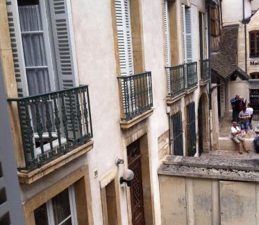 Old Town Apartamento | Le Nid De La Chouette