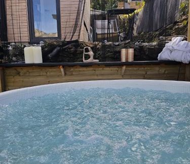 9th Arrondissement Apartamento | Le Nid des Calanques et son Jacuzzi