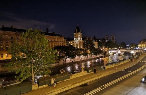 Quartier de la Monnaie Apartamento | Le Notre Dame - Luxury Apartment with Seine View