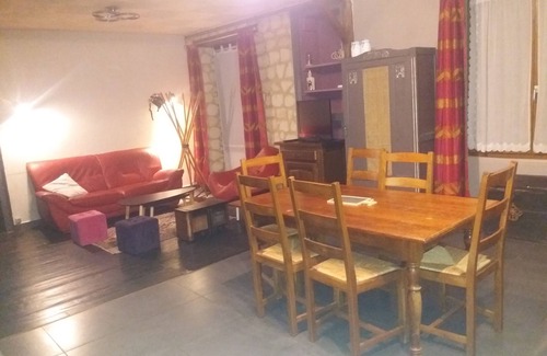 Paizay-le-Sec Casa | Le Numero 4 : 1 à 14 Personnes ! Climatisé et feu de Bois