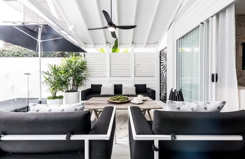 Gold Coast Casa | Le Palms - A Beach House, Pool