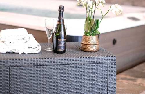 Roquemaure Apartamento | Le Pastel - Swim spa - Hamman - Sauna - 2 people