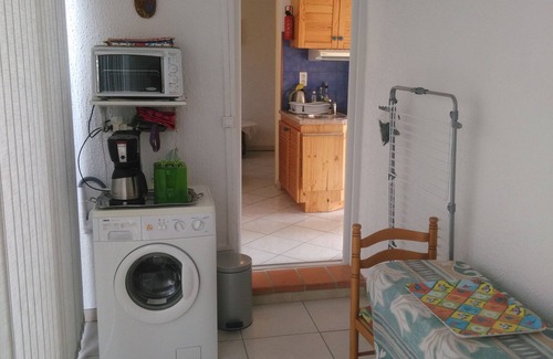 Saint-Martin-de-Crau Cabaña | "LE PATIO" GITES PARA DOS PERSONAS CON PISCINA