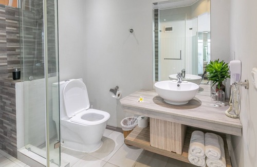 Blue Bay Hotel | Le Peninsula Bay Beach Resort