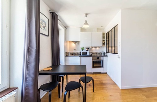 Voltaire - Saint Amour Apartamento | Le Petit Chaponnay - Charming Apartment for 2 near Saxe Gambetta