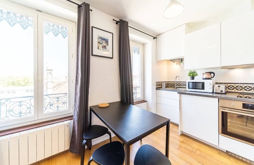 Voltaire - Saint Amour Apartamento | Le Petit Chaponnay - Charming Apartment for 2 near Saxe Gambetta