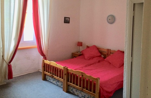 Cuxac-Cabardes Apartamento | Le Petit Chateau con piscina comunitaria