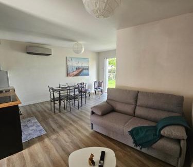 Les Herbiers Casa | Le Petit Ecureuil charmant gîte jardin terrasse