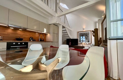 Honfleur Apartamento | Le Petit Loft du 10Honfleur, bright with nice view, dog allowed