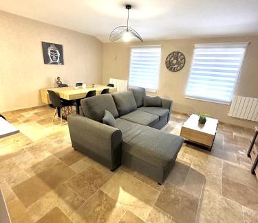 Saint-Laurent-sur-Saone Apartamento | Le Petit Phuket - Appartement confortable et calme - Proche de toutes commodité - Stationnement facile à proximité