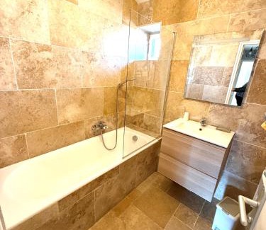 Saint-Laurent-sur-Saone Apartamento | Le Petit Phuket - Appartement confortable et calme - Proche de toutes commodité - Stationnement facile à proximité