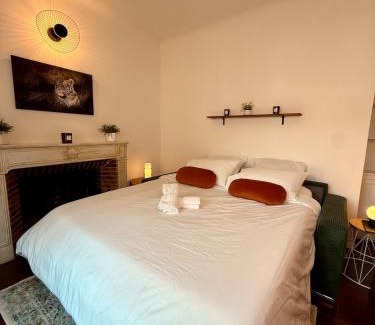 Historic Centre Apartamento | Le Peyrou - Élégant T2 - Parking gratuit - Clim - Centre Ville