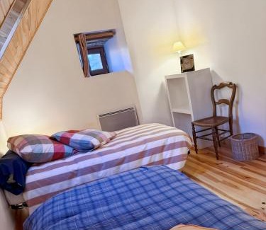 Saint-Projet-de-Salers Casa | Le refuge de la vallée - 4 à 6 pers - proche de Salers