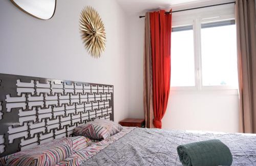 Saint-Martin-d'Heres Apartamento | Le Remarquable à Saint Martin d'Hères - Situé au Calme - Proche de Grenoble et du Campus - 1 Lit King Size - Climatisation - Balcon - Parking gratuit - Vue montagne