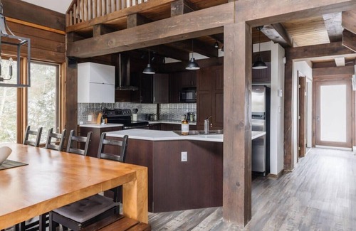 Chertsey Chalet De Esquí | Le Repos - Warmth of wood and modern decoration