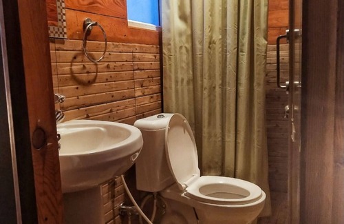 Chamiyala Hotel | Le ROI Floating Huts & Eco Rooms