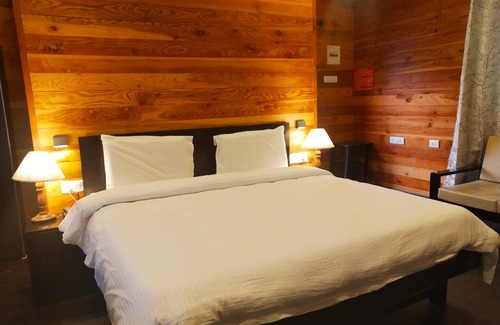 Chamiyala Hotel | Le ROI Floating Huts & Eco Rooms