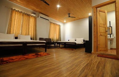 Chamiyala Hotel | Le ROI Floating Huts & Eco Rooms